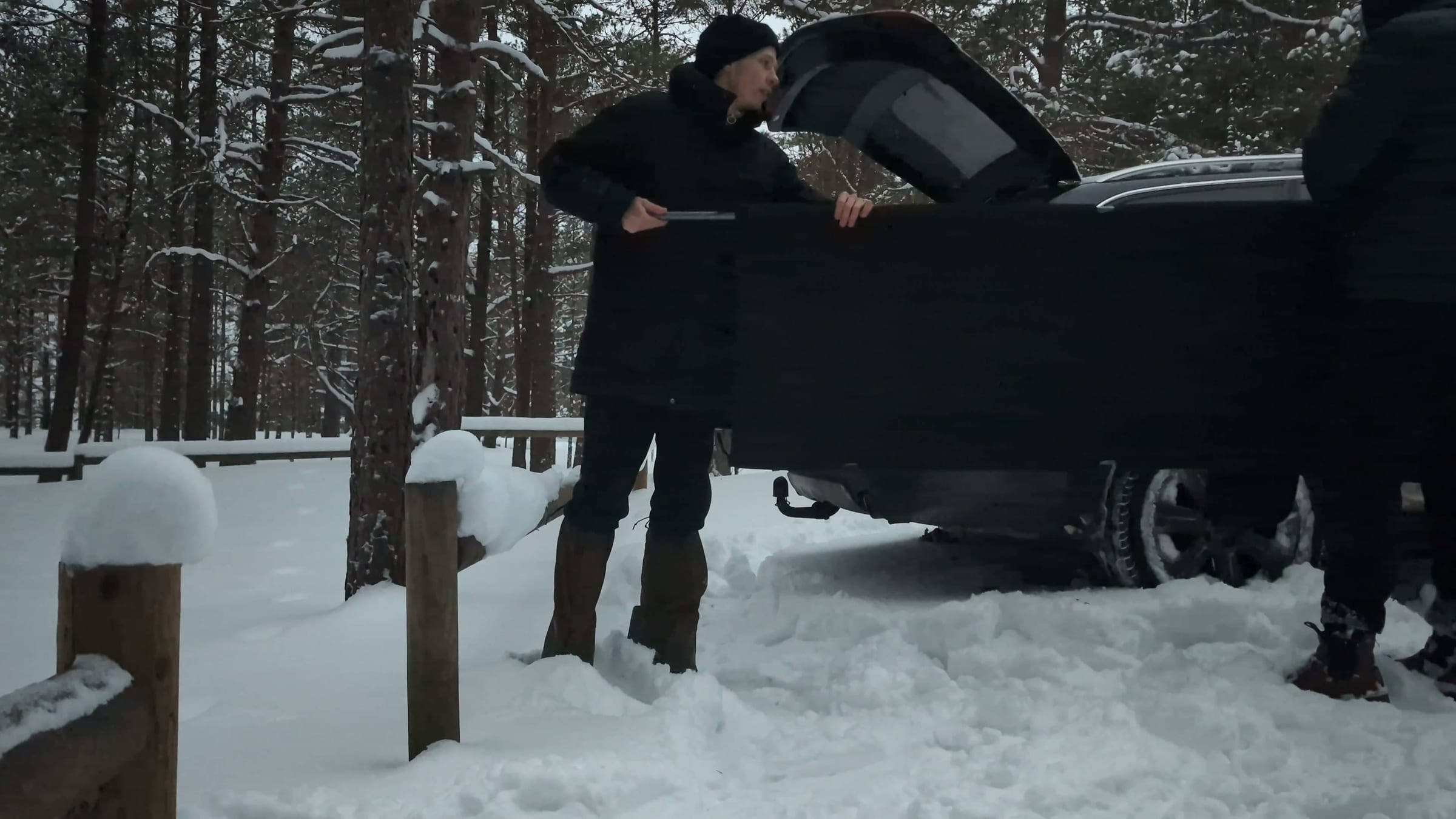 Unfolding a camp cot at the car